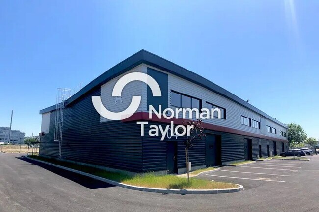 Plus de détails pour Local d’activités à vendre