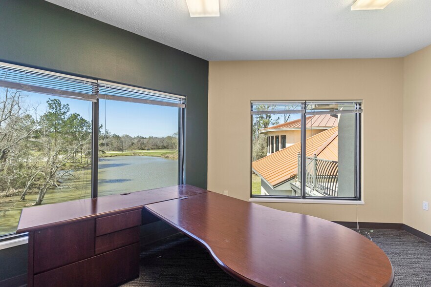 18001 W Highway 105, Montgomery, TX à louer - Photo de l’immeuble – Image 3 sur 10