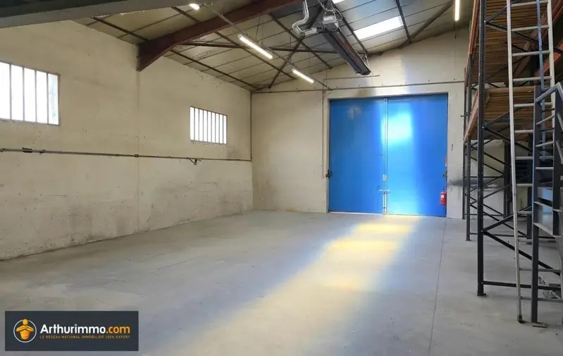 Industriel/Logistique dans Bourgoin-Jallieu à louer - Photo de l’immeuble – Image 2 sur 31