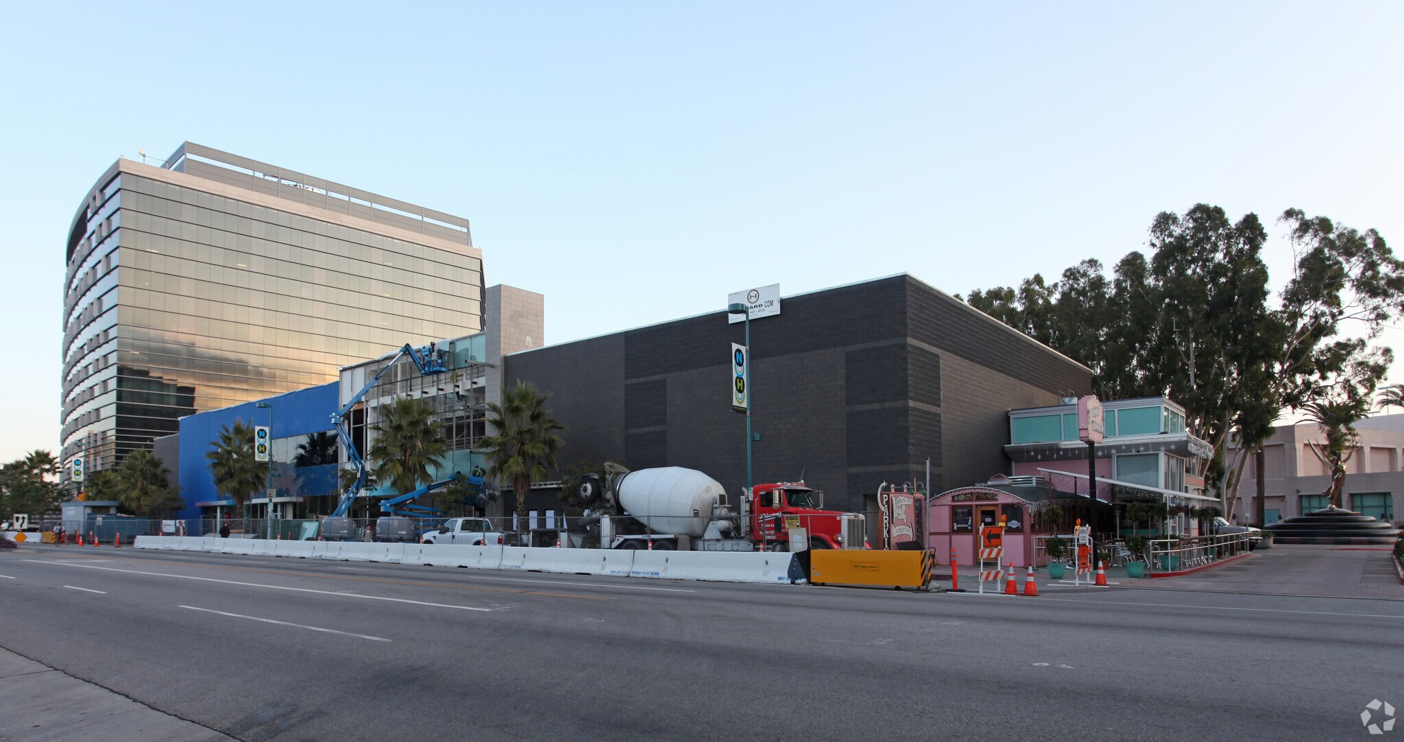 5240 Lankershim Blvd, North Hollywood, CA à louer Photo principale– Image 1 sur 15