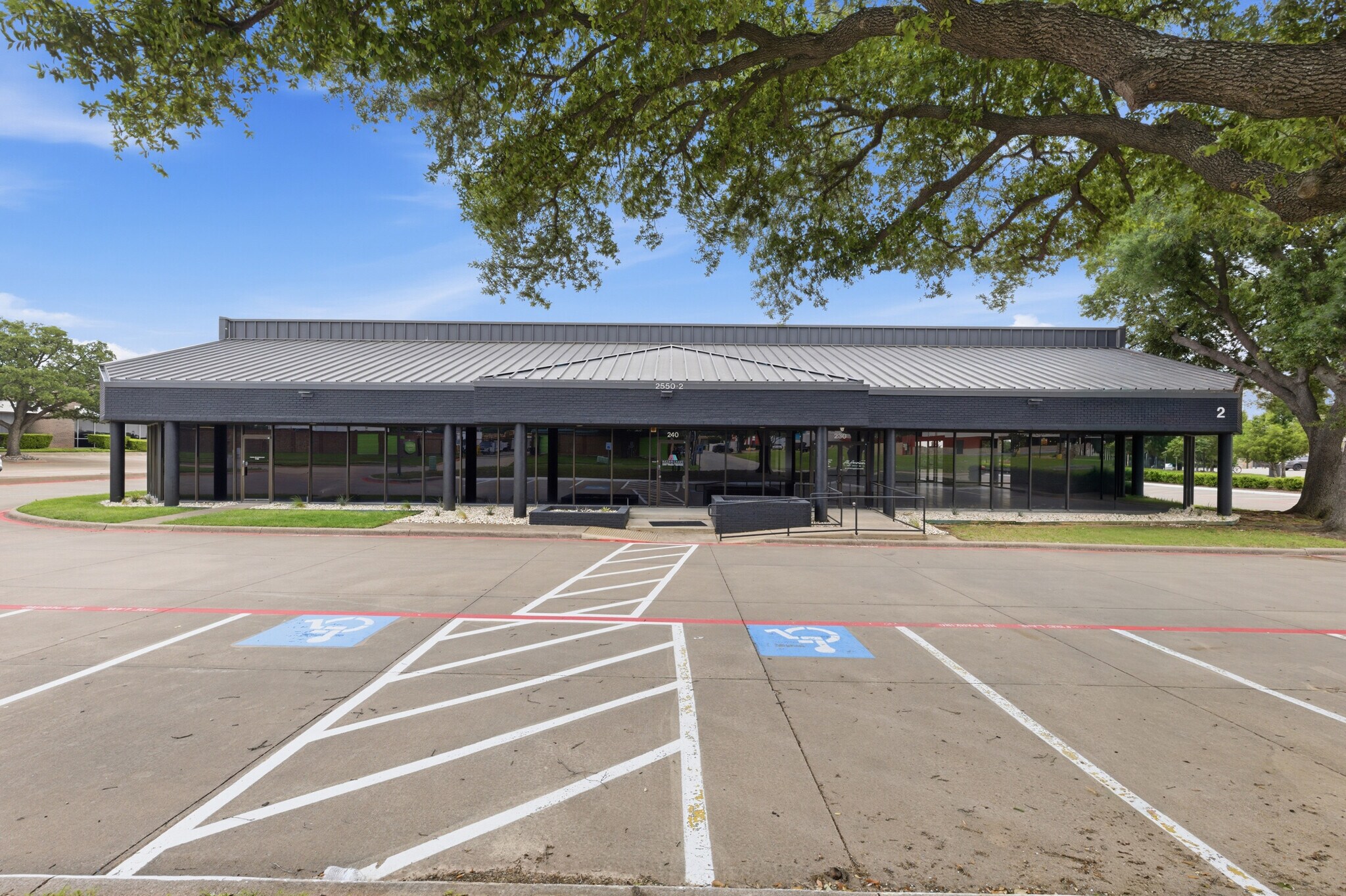 3420 Sojourn Dr, Carrollton, TX à louer Photo principale– Image 1 sur 23