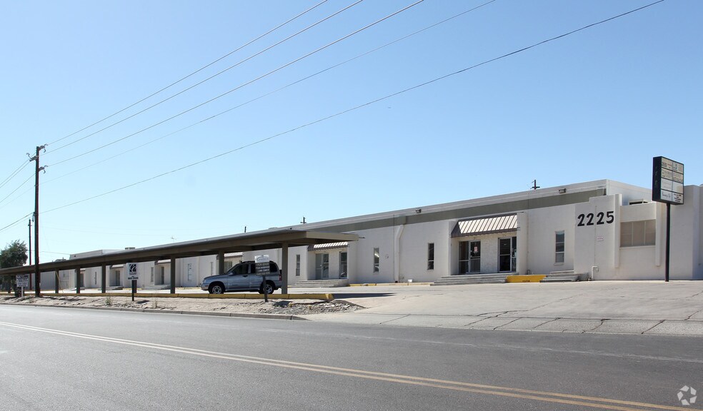 2225 W Mountain View Rd, Phoenix, AZ à louer - Photo de l’immeuble – Image 2 sur 6