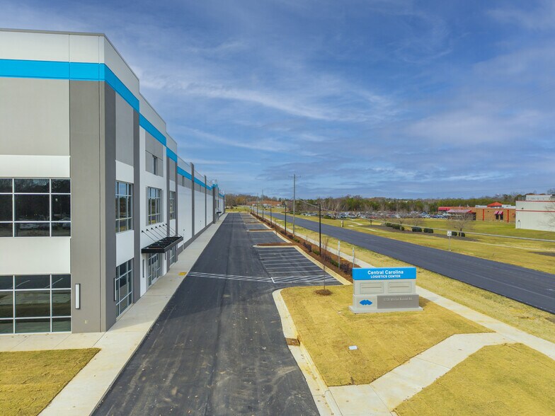 1736 Whites Kennel Rd, Burlington, NC à louer - Photo de l’immeuble – Image 3 sur 6