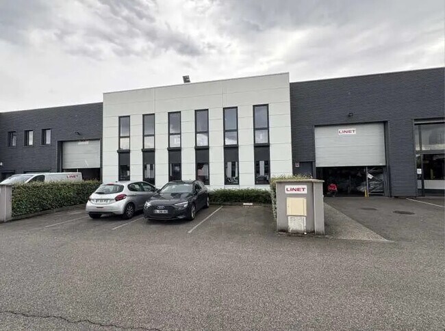 Plus de détails pour Local d'activités à louer