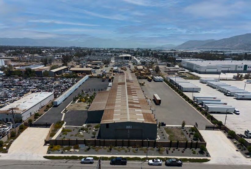 10665 Redwood Ave, Fontana, CA à louer - Photo de l’immeuble – Image 3 sur 6