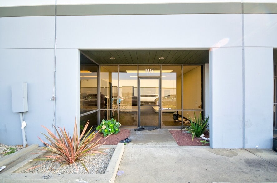 6840-6846 Suva St, Bell Gardens, CA à louer - Photo de l’immeuble – Image 2 sur 13