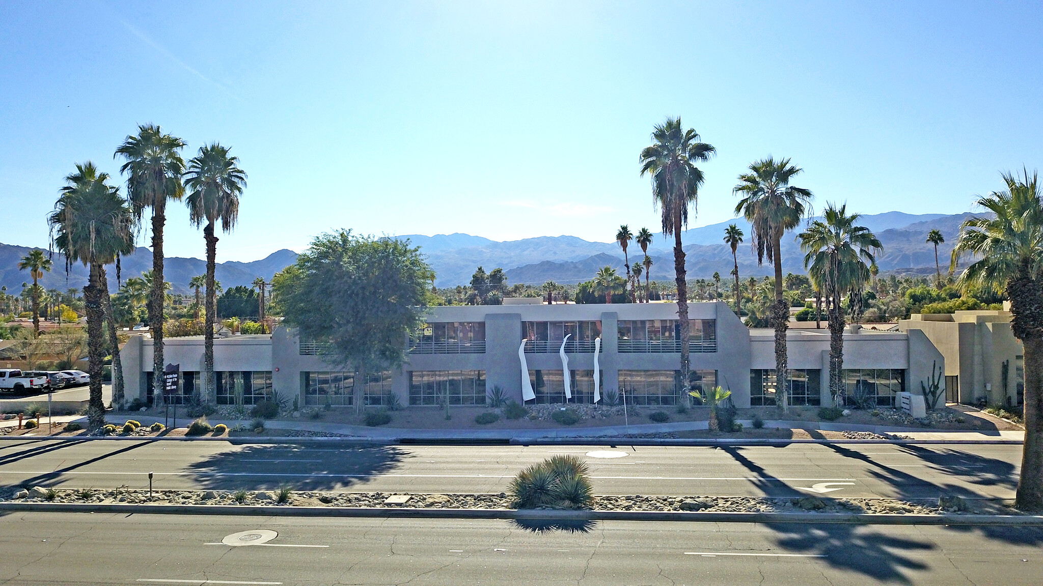 73121 Fred Waring Dr, Palm Desert, CA à louer Photo de l’immeuble– Image 1 sur 2