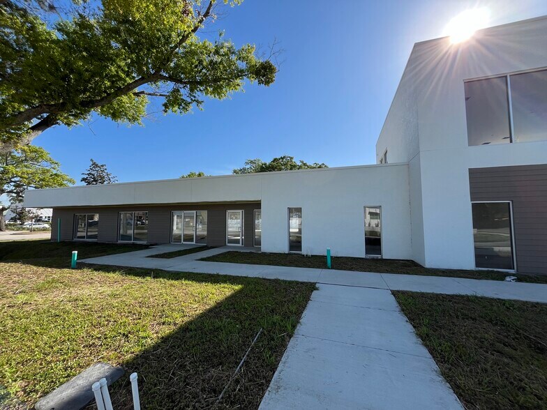 907 Person St, Kissimmee, FL à vendre - Photo de l’immeuble – Image 2 sur 14