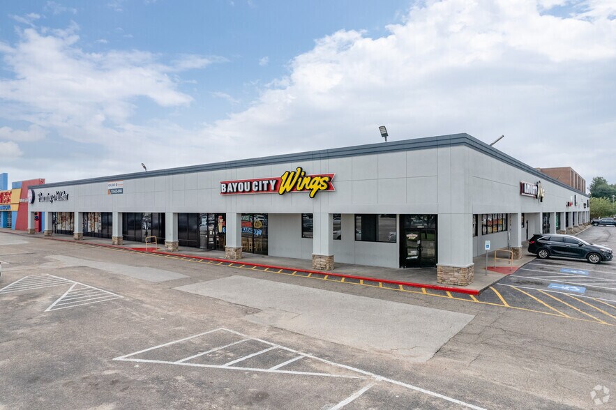 3800 Spencer Hwy, Pasadena, TX à louer - Photo de l’immeuble – Image 2 sur 13