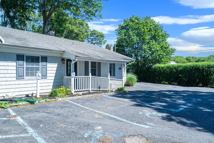 41 Echo Ave, Miller Place, NY à louer - Photo de l’immeuble – Image 3 sur 23