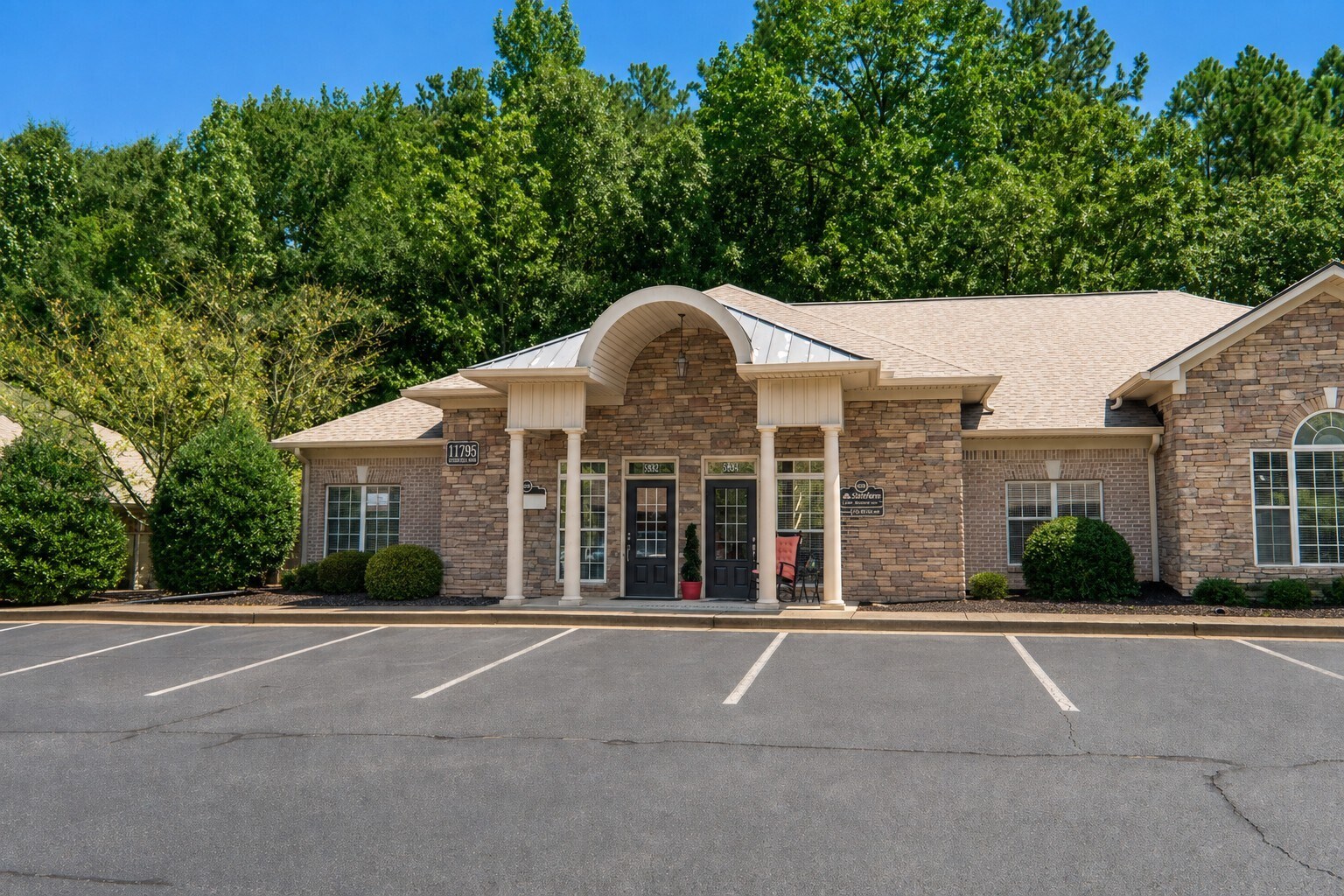 11795 Northfall Ln, Alpharetta, GA à vendre Photo de l’immeuble– Image 1 sur 25