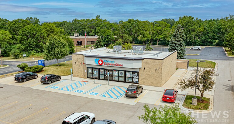 855-865 E Geneva Rd, Carol Stream, IL à vendre - Photo de l’immeuble – Image 2 sur 3