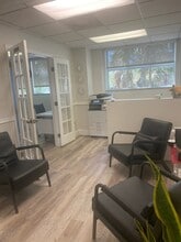5881 NW 151st St, Miami Lakes, FL à louer Photo de l’immeuble– Image 2 sur 15