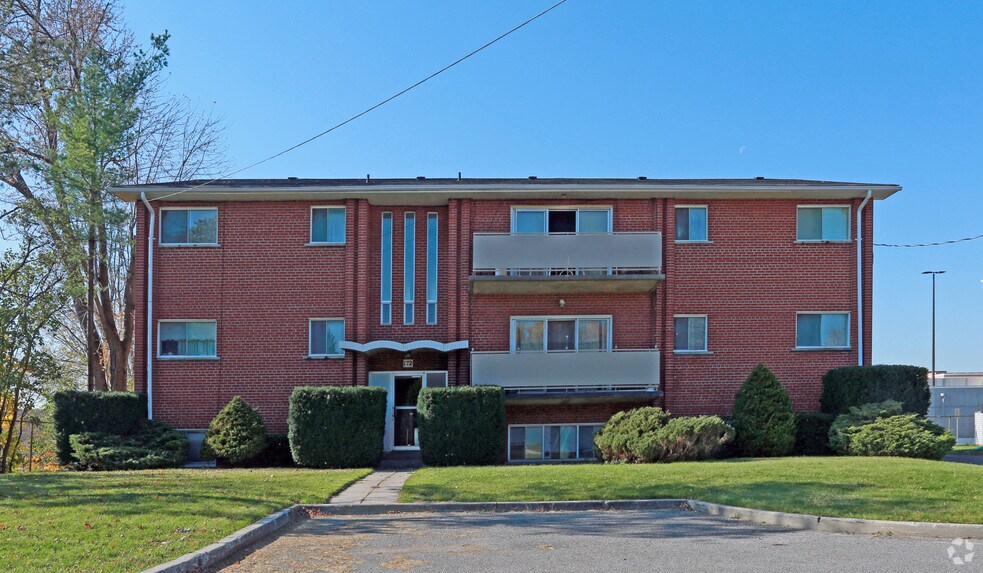 160-172 Westmount St, Oshawa, ON à vendre - Photo de l’immeuble – Image 2 sur 4