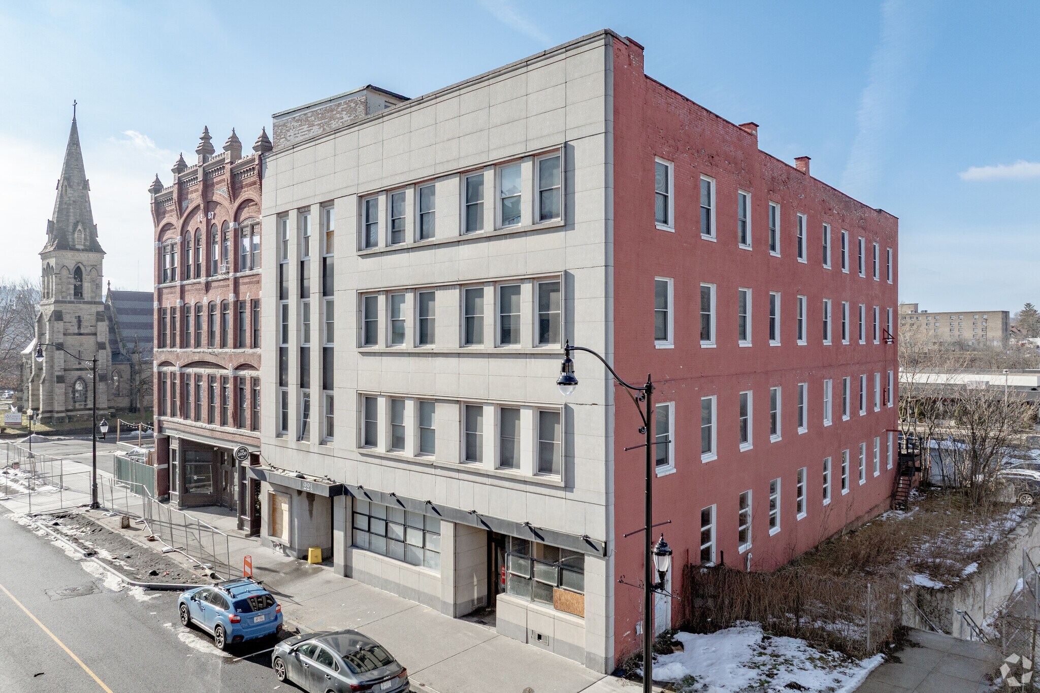 Strong-Performing Student Housing portefeuille de 2 biens à vendre sur LoopNet.fr Photo de l’immeuble– Image 1 sur 42