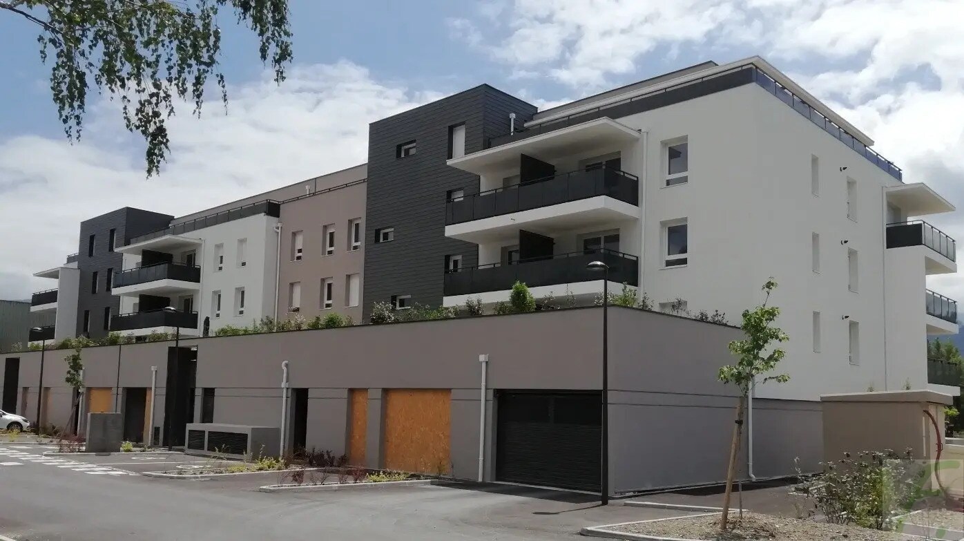 Local commercial dans Meylan à louer Photo de l’immeuble– Image 1 sur 9