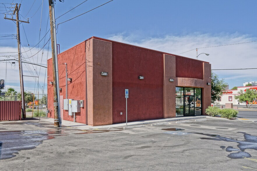 2730 S Maryland Pky, Las Vegas, NV à vendre - Photo de l’immeuble – Image 2 sur 3