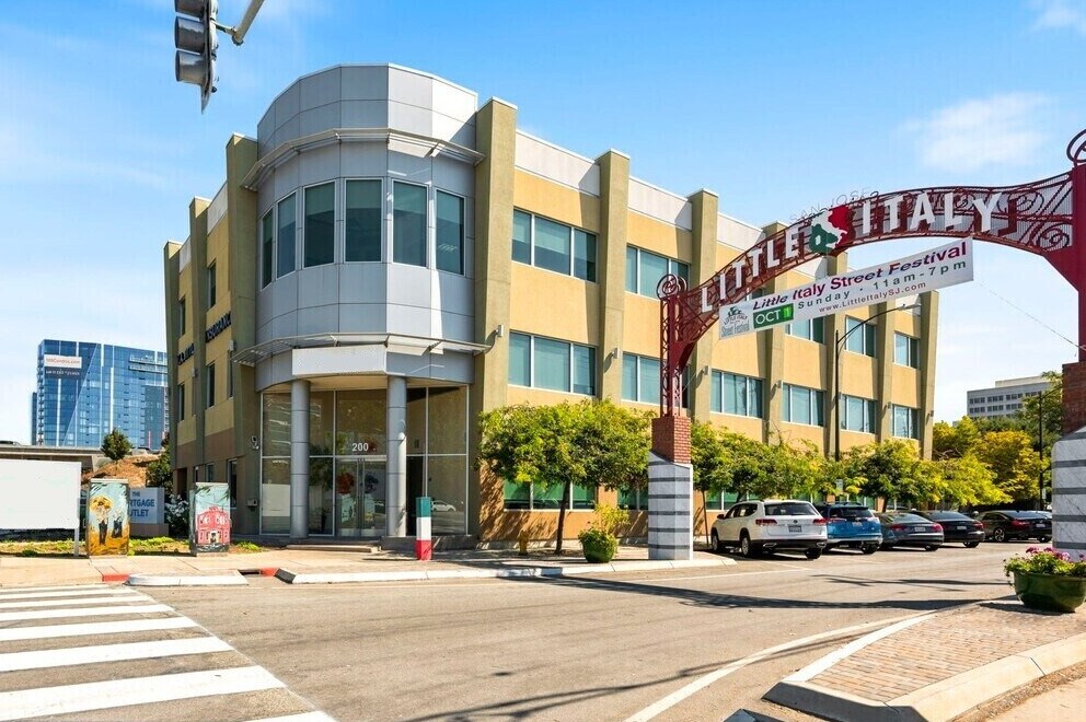 200 N Almaden Blvd, San Jose, CA à louer Photo de l’immeuble– Image 1 sur 12