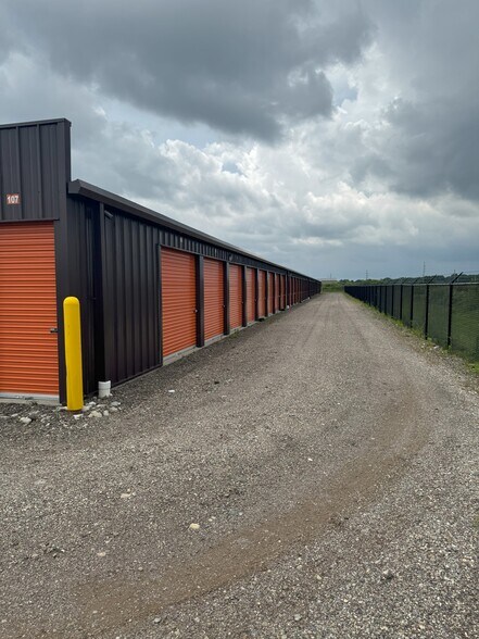 2851 Business Pl SE, Massillon, OH à vendre - Photo de l’immeuble – Image 3 sur 26