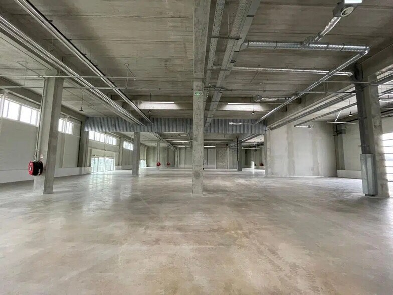 1 Rue René Descartes, Vitry-sur-Seine à louer - Photo de l’immeuble – Image 1 sur 7