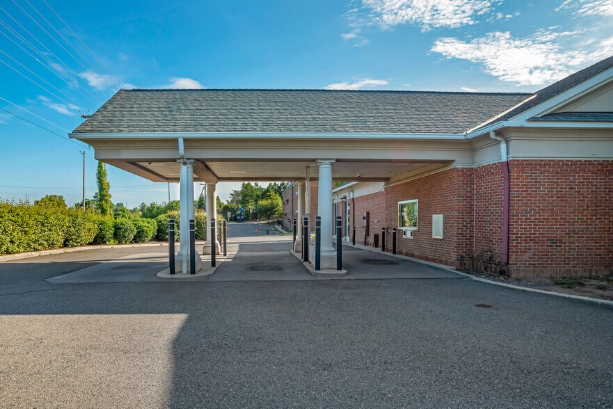 6130 Redwood Sq, Centreville, VA à vendre - Photo de l’immeuble – Image 3 sur 4