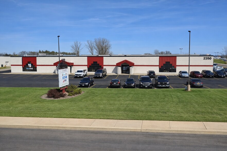 2350 W Pershing St, Appleton, WI à louer - Photo de l’immeuble – Image 1 sur 2
