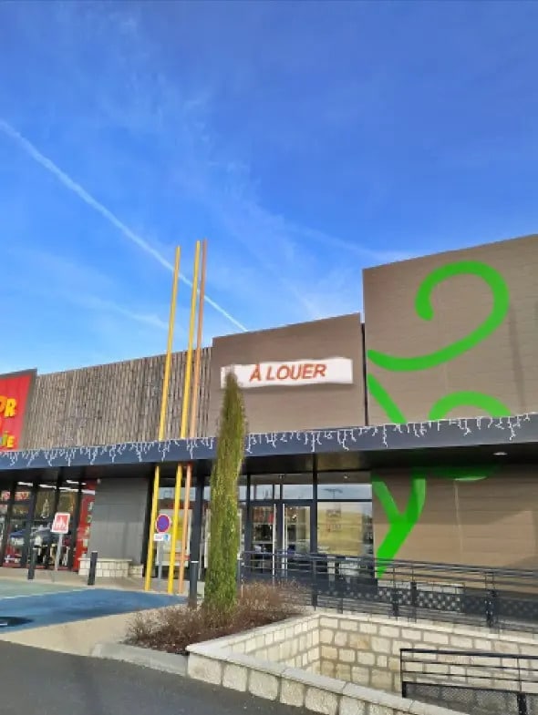 Local commercial dans Chasseneuil-du-Poitou à louer Photo de l’immeuble– Image 1 sur 5