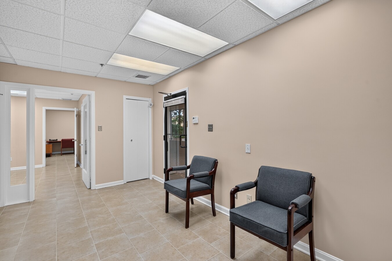 3713 S George Mason Dr, Falls Church, VA 22041 - Lot C1W - - Photo intérieure - Image 1 of 26