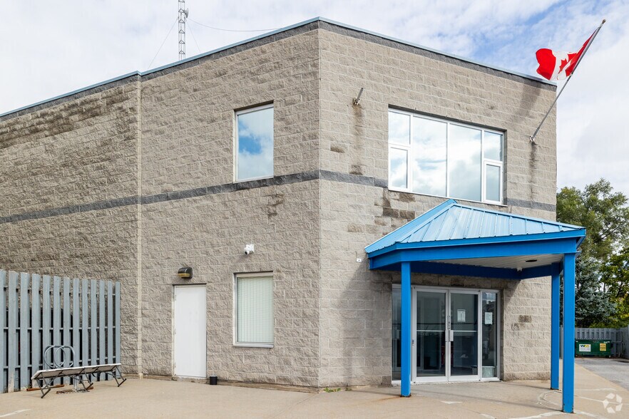 867 St. Laurent Blvd, Ottawa, ON à vendre - Photo de l’immeuble – Image 1 sur 4