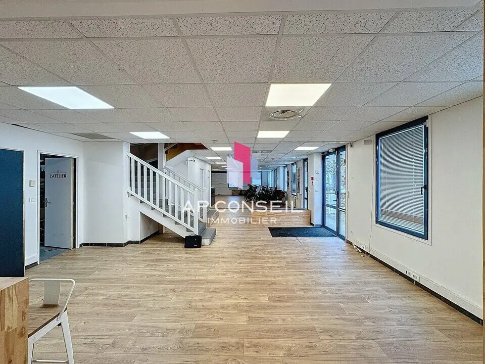 Local d'activités dans Croissy-sur-Seine à vendre Hall d’entrée– Image 1 sur 12