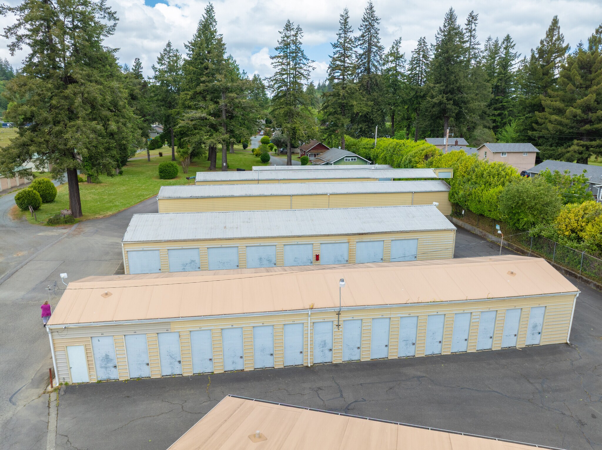 498 W Central Blvd, Coquille, OR à vendre Photo de l’immeuble– Image 1 sur 40
