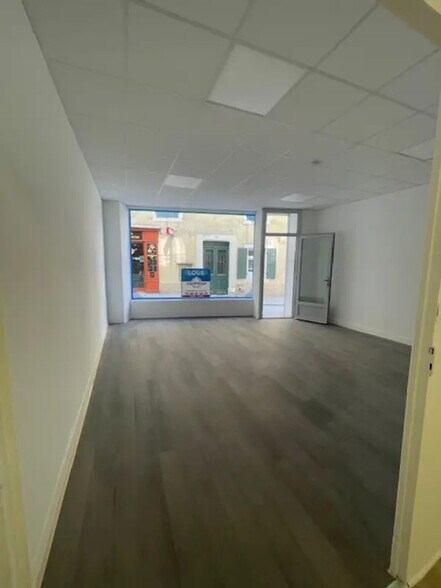 Local commercial dans Lourdes à louer - Photo de l’immeuble – Image 3 sur 6