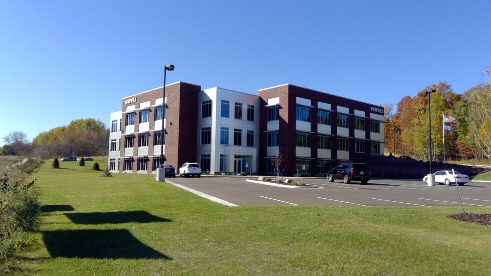 4890 Owen Ayres Ct, Eau Claire, WI à louer - Photo de l’immeuble – Image 1 sur 1