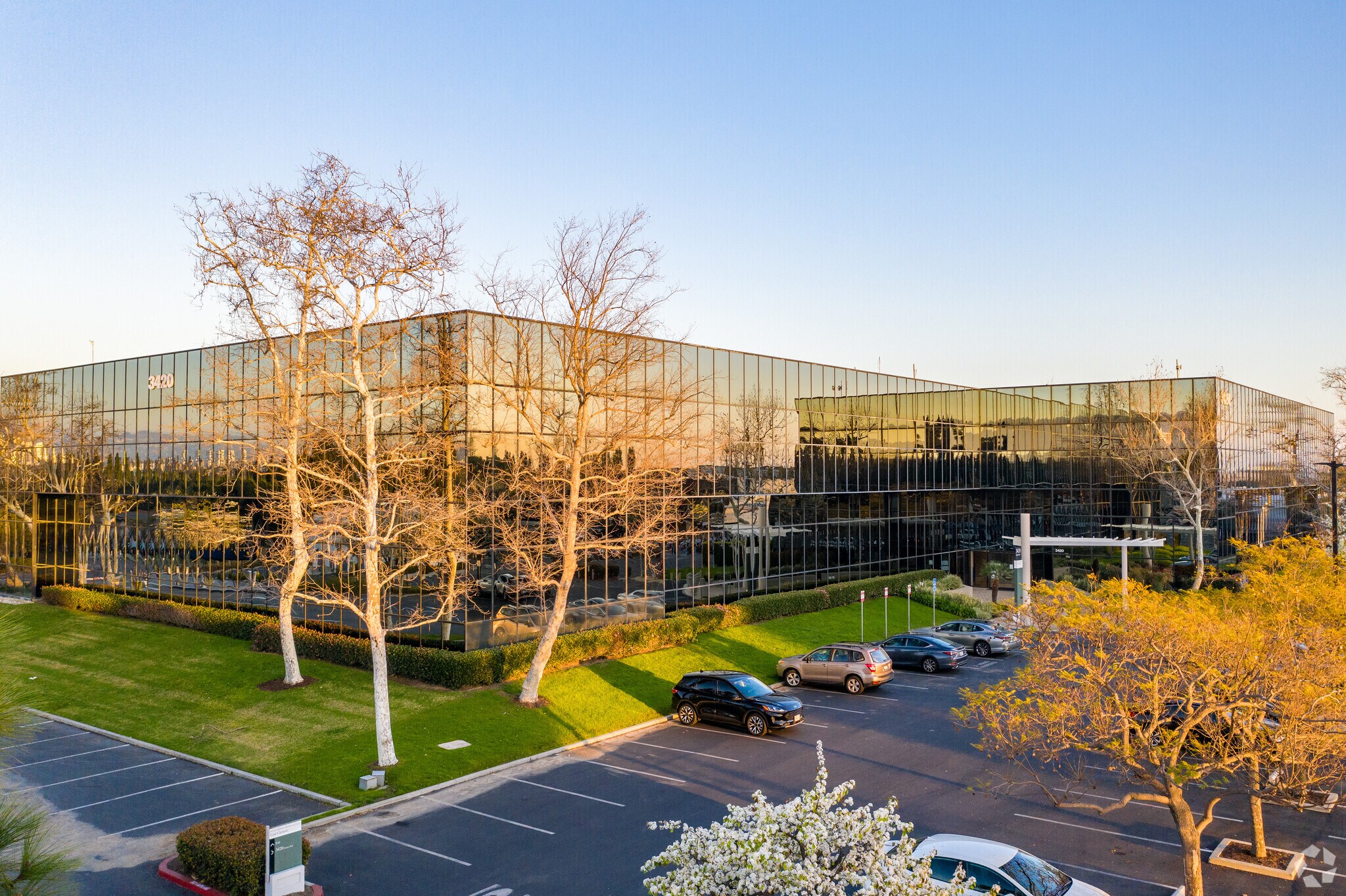 3420 Ocean Park Blvd, Santa Monica, CA à louer Photo principale– Image 1 sur 12