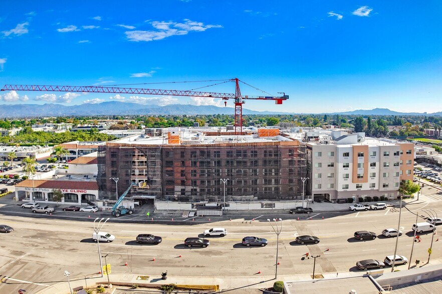 7054 Van Nuys Blvd, Van Nuys, CA à louer - Photo de l’immeuble – Image 3 sur 11