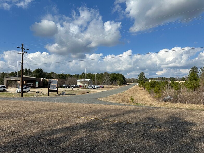 102 Ryan's Way, Minden, LA à vendre - Photo de l’immeuble – Image 2 sur 11