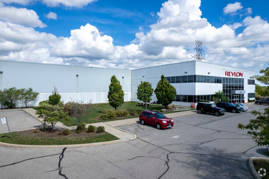 1590 S Gateway Rd, Mississauga, ON à louer - Photo de l’immeuble – Image 2 sur 22