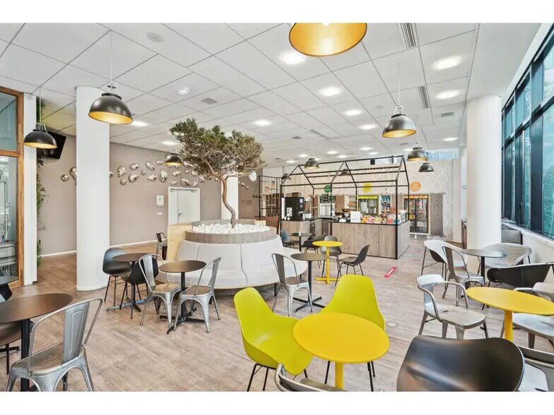 Bureau dans Asnières-sur-Seine à louer - Photo de l’immeuble – Image 3 sur 36