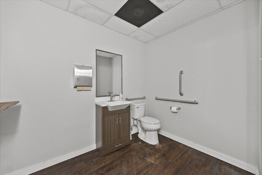 2108 Monroe St, Commerce, TX à louer - Photo de l’immeuble – Image 3 sur 38