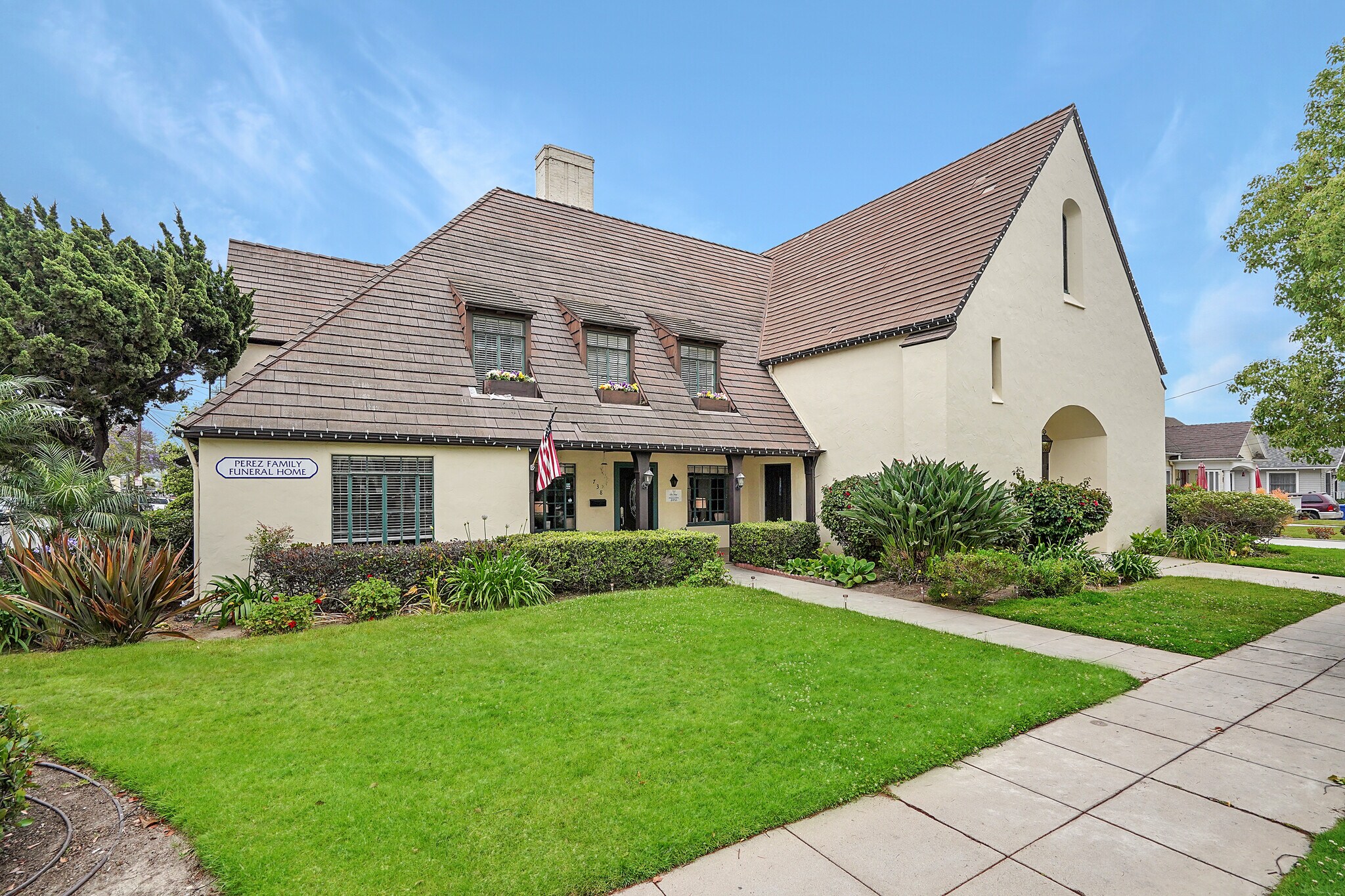 738 E Santa Paula St, Santa Paula, CA à vendre Photo de l’immeuble– Image 1 sur 14