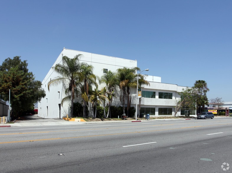 10501 Valley Blvd, El Monte, CA à louer - Photo de l’immeuble – Image 2 sur 4