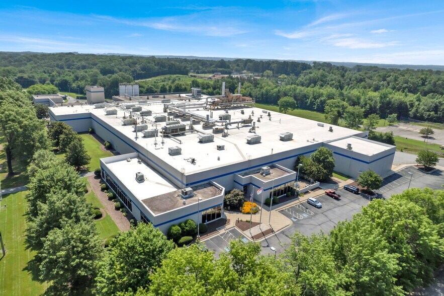 816 W Fieldcrest Rd, Eden, NC à vendre - Photo de l’immeuble – Image 2 sur 16