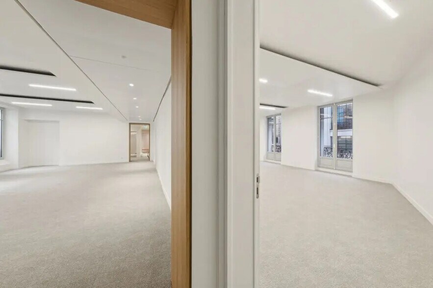 122 Rue La Boétie, Paris à louer - Photo de l’immeuble – Image 2 sur 8