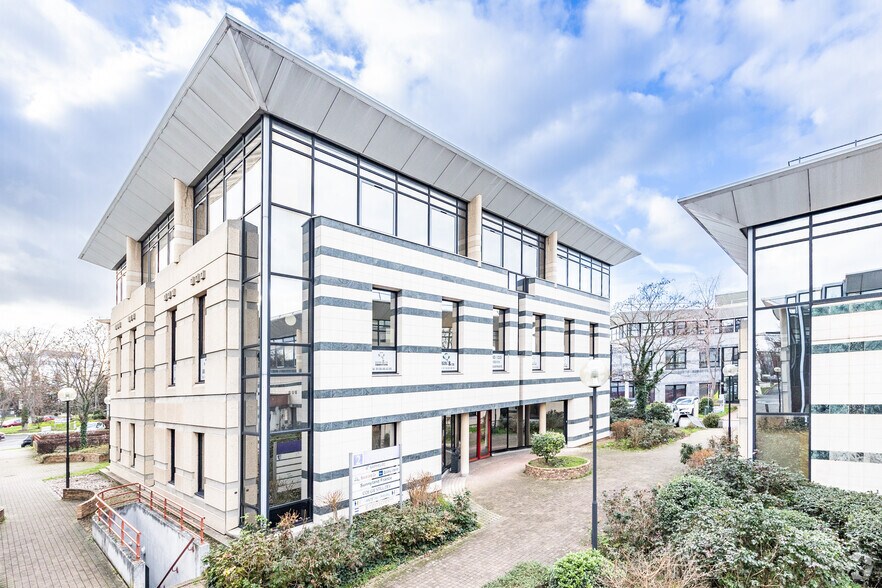 Bureau dans Gennevilliers à vendre - Photo principale – Image 1 sur 3