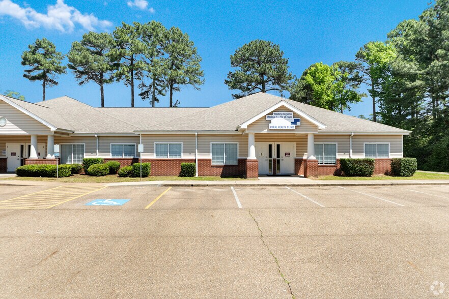 302 Bill Clinton Dr, Hope, AR à vendre - Photo de l’immeuble – Image 3 sur 18