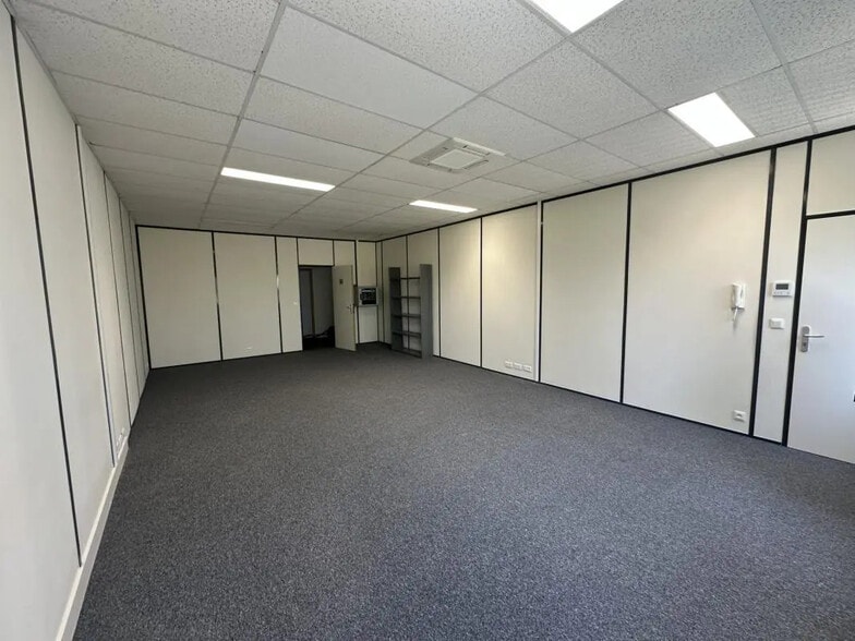 Bureau dans Chartres à louer - Photo de l’immeuble – Image 3 sur 13