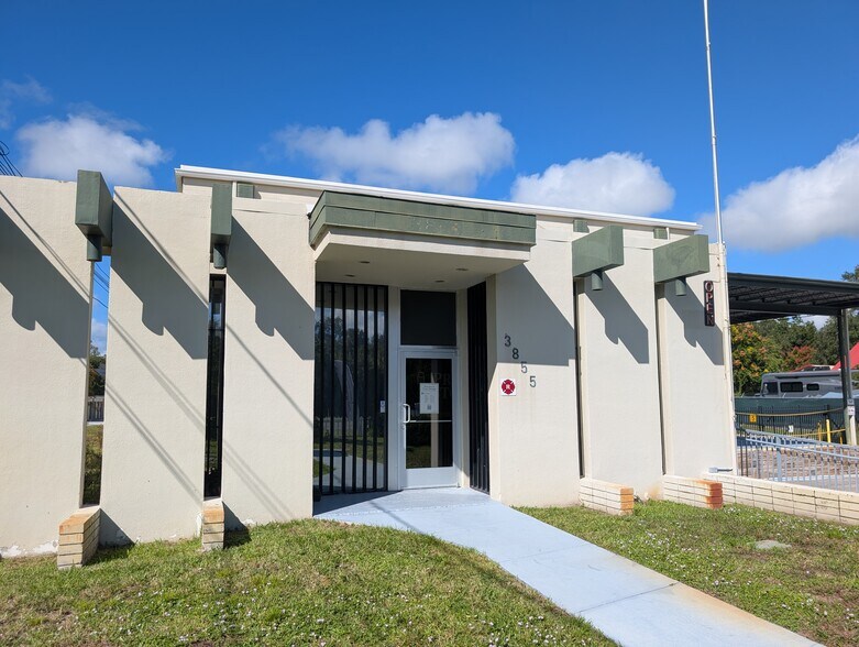 3855 N US Highway 1, Cocoa, FL à louer - Photo de l’immeuble – Image 3 sur 15