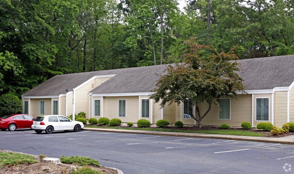 210-214 Packets Ct, Williamsburg, VA à louer - Photo de l’immeuble – Image 2 sur 10