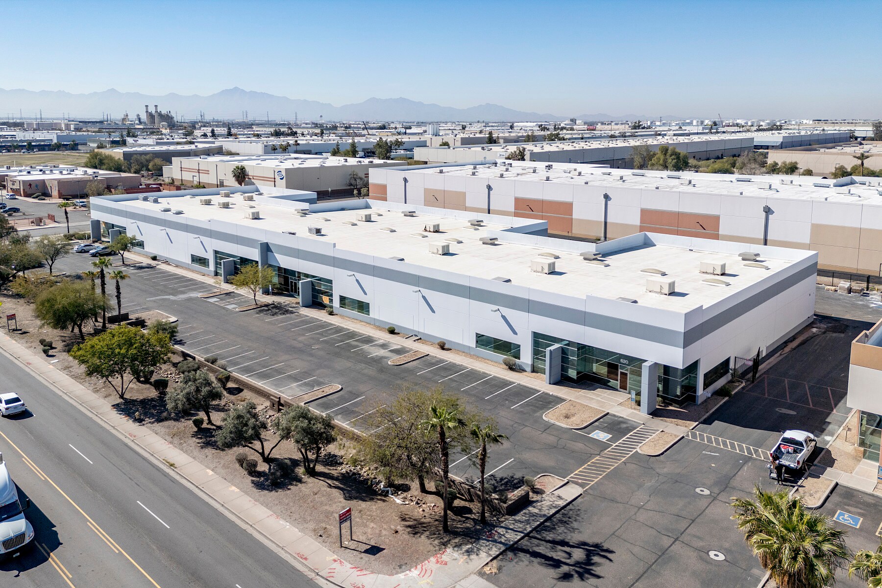620 N 43rd Ave, Phoenix, AZ à louer Photo de l’immeuble– Image 1 sur 5