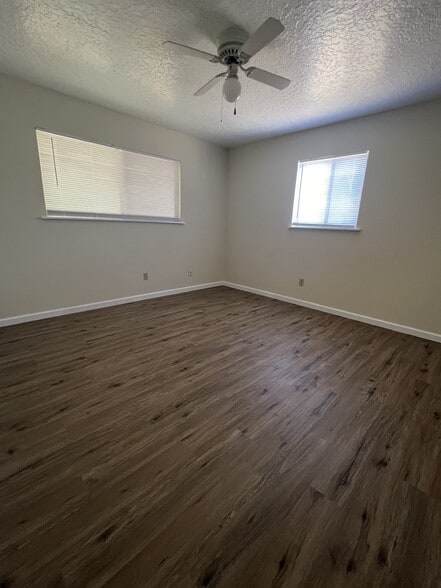 2250 Suzette Ave, Redding, CA à vendre - Photo de l’immeuble – Image 3 sur 15